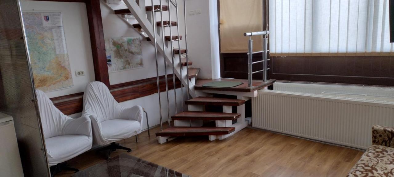 Studio Grivita Deva Luaran gambar