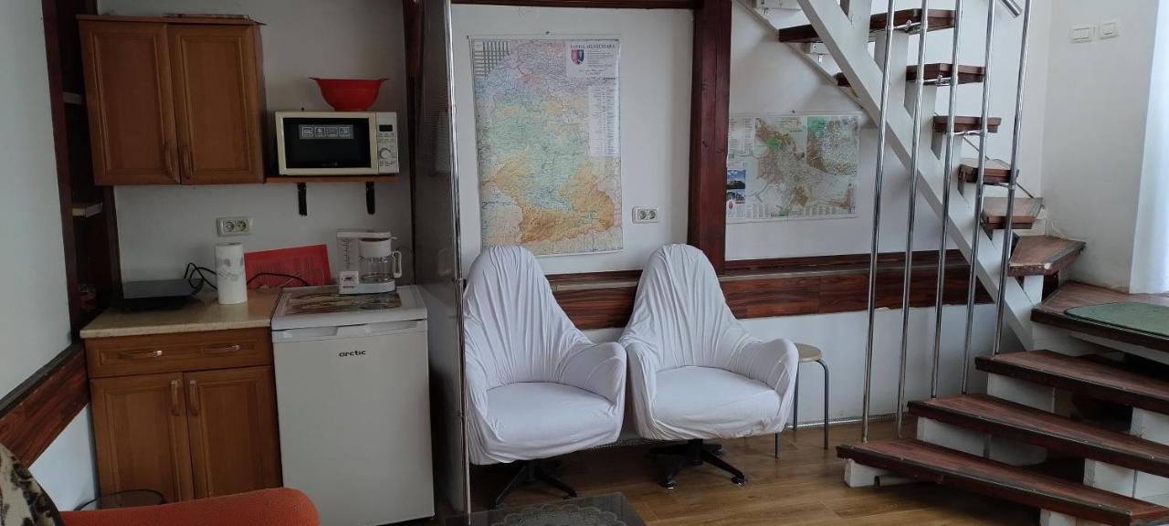 Studio Grivita Deva Luaran gambar